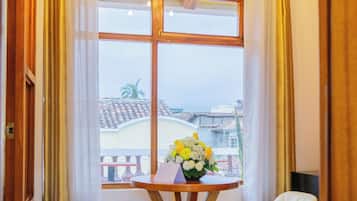 Romantic Studio Suite | Living area