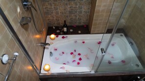 Exclusive Apartment | Bathroom