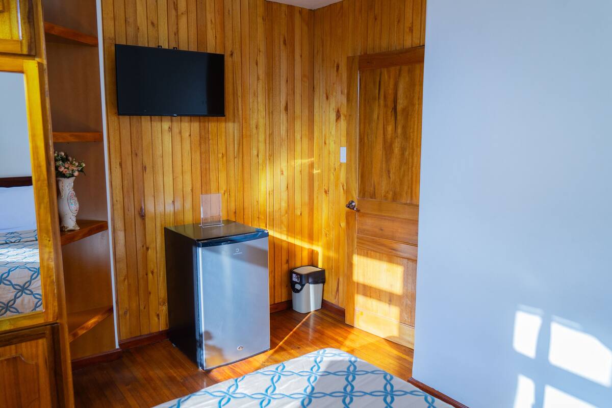 Executive Suite | Down comforters, blackout drapes, iron/ironing board (on request)