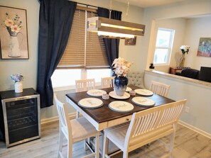 Dining - Cozy and Spacious home near Ruoff, Grand Park, Conner Prairie & Clay Terrace (Noblesville)
