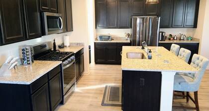 Cozy and Spacious home near Ruoff, Grand Park, Conner Prairie & Clay Terrace