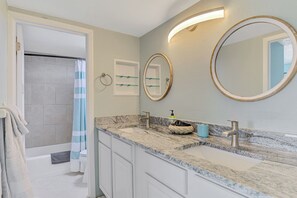 Hair dryer, towels, soap, shampoo - Gulf views!  Quiet Canal Front Oasis-2 BR/1 bath-Htd pool with SUP+Kayak! 
 (Sarasota)