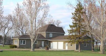 Goose Lake Lodge - 40 Acres