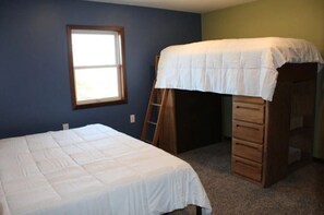 5 habitaciones, tabla de planchar con plancha y ropa de cama 