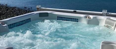 Tina de hidromasaje al aire libre