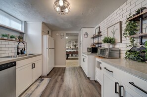 Mikrowelle, Ofen, Herdplatte, Geschirrspüler