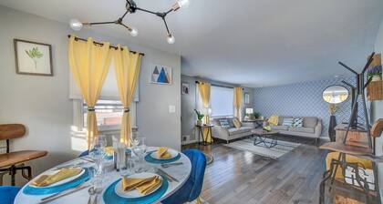 Cozy Downtown Retreat: Hot Tub, Theater, Shuffleboard, Mini Golf, Games, Dogs OK