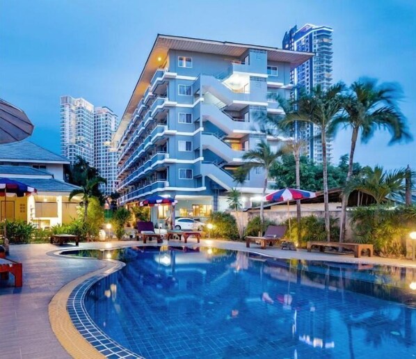 Pool - Tycoon Place Garden Double Room with Garden View (Muang Pattaya)