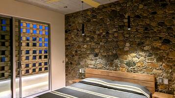 5 bedrooms, in-room safe, desk, iron/ironing board