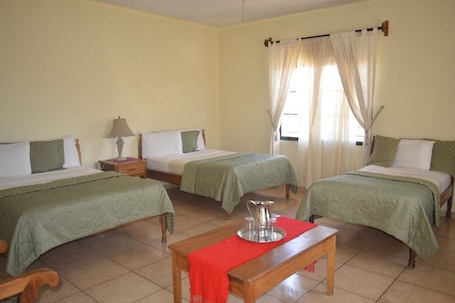 Basic Triple Room | Free WiFi. Hotel Ipsan Nah