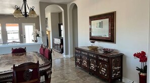 Dining - Amazing Retreat in Vineyard Estate (Paso Robles)