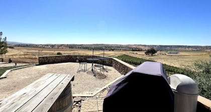 Amazing Retreat in Vineyard Estate