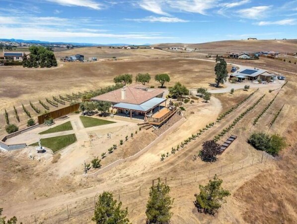 Exterior - Amazing Retreat in Vineyard Estate (Paso Robles)
