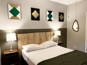 Room - Modern 4BR: Close to Medical Center, NRG, Downtown (Houston)