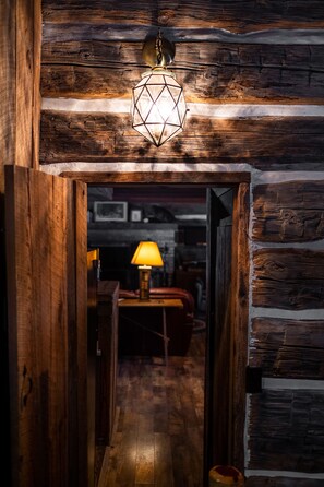 Luxury House | 3 bedrooms, iron/ironing board, free WiFi - Uncle Tom's 3BDR Cabin For Nature Lover (Grayling)