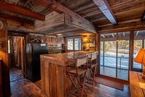Luxury House | Private kitchen | Full-size fridge, microwave, oven, dishwasher - Uncle Tom's 3BDR Cabin For Nature Lover (Grayling)