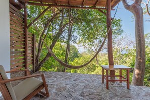 Individually decorated, desk, laptop workspace, iron/ironing board - Hotel Ruunda (Santa María Tonameca)