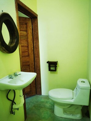 Economy Room | Bathroom | Shower, towels, soap, shampoo