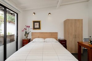 1 habitación, tabla de planchar con plancha, wifi gratis y ropa de cama 