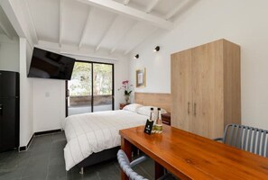 1 habitación, tabla de planchar con plancha, wifi gratis y ropa de cama 