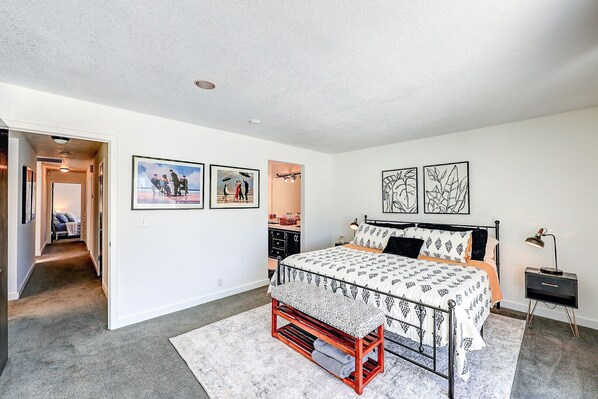 Casa de lujo | Tabla de planchar con plancha y wifi gratis 