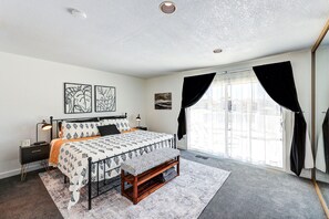 Iron/ironing board, free WiFi - Waterfront 3BDR w Boat in Discovery Bay (Discovery Bay)