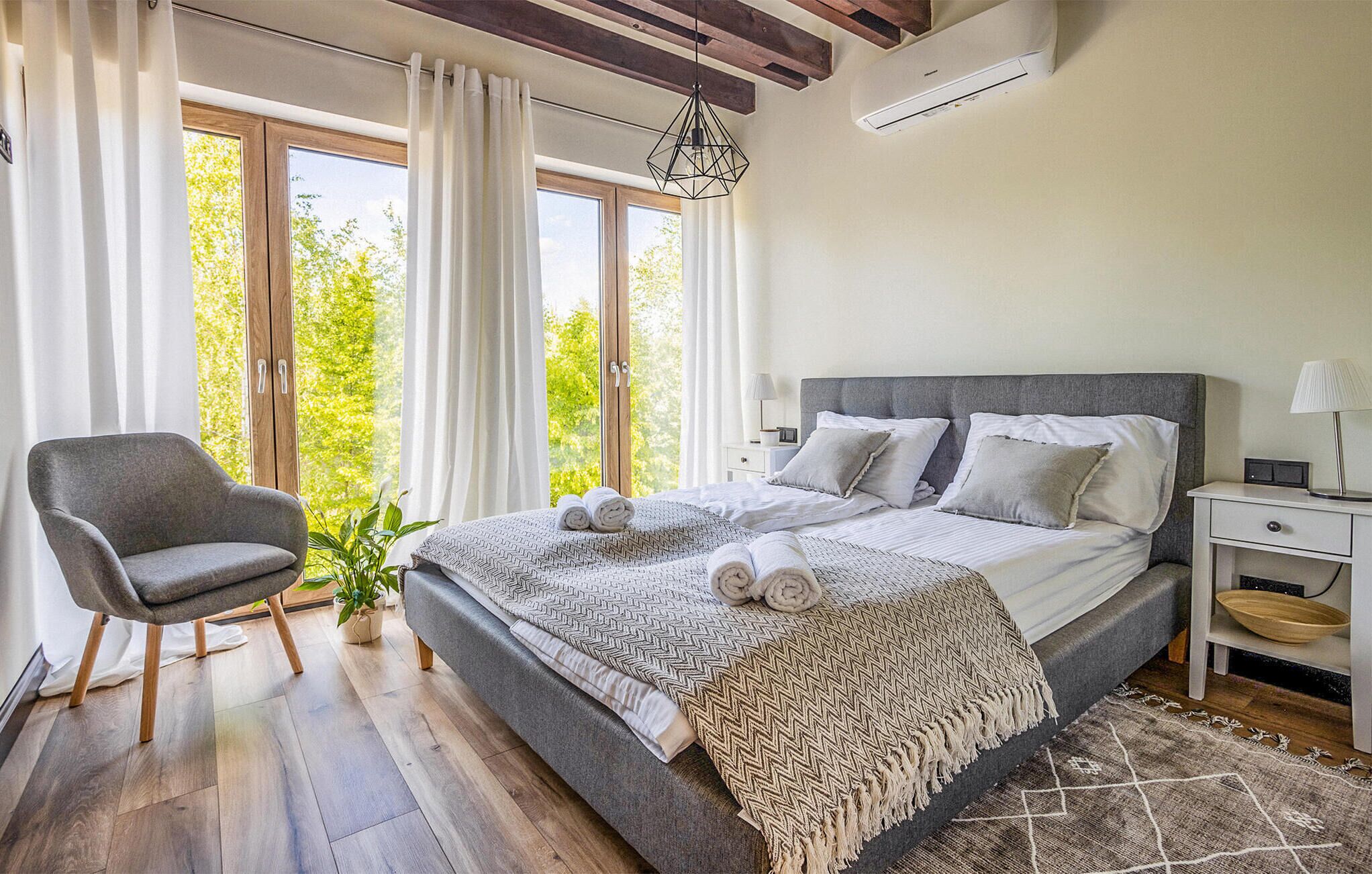 4 室のベッドルーム、旅行用ベビーベッド、WiFi (無料)、ベッドシーツ