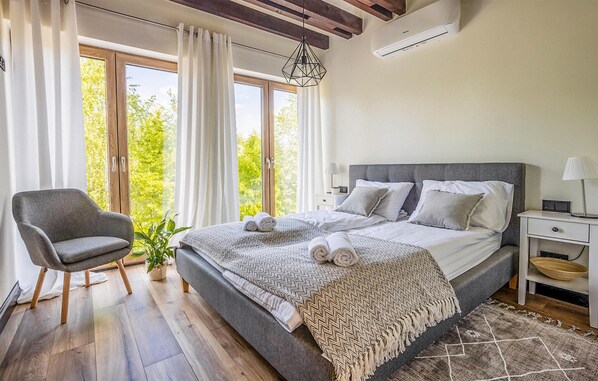 4 bedrooms, travel crib, free WiFi, bed sheets - Nice home in Nowa Wies Ostródzka (Nowa Wies Ostródzka)