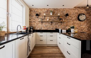 Fridge, oven, dishwasher, coffee/tea maker