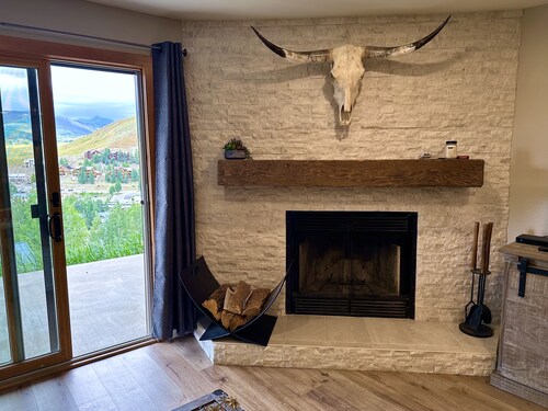 Ski in Ski Out Above Base Area with Free Condo Shuttle, Beautiful Condo!