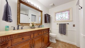 シャワー、ヘアドライヤー、タオル、石鹸