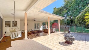 屋外ダイニングエリア