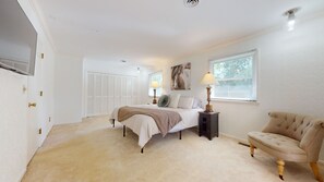 3 室のベッドルーム、アイロン / アイロン台、WiFi (無料)、ベッドシーツ