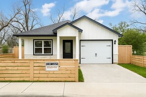 Exterior - Furnished 3-Bed/2-Bed - Ideal for Traveling Professionals in San Antonio (San Antonio)