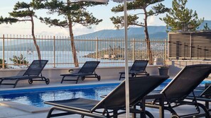 Pool - Holiday apartment with swimming pool and sea view (Šilo)
