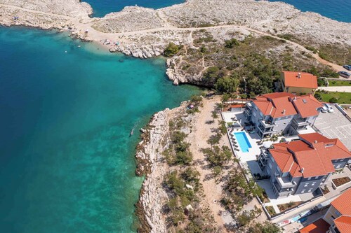 Ferienwohnung mit Swimmingpool und Meerblick