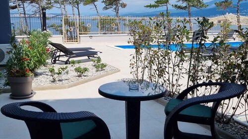 Studio with swimming pool and sea view