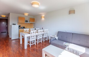 TV - 2 bedroom nice apartment in Cassen (Cassen)