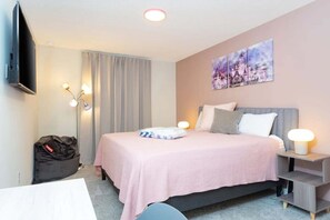 5 habitaciones, tabla de planchar con plancha, wifi y ropa de cama 