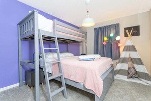 5 bedrooms, iron/ironing board, WiFi, bed sheets