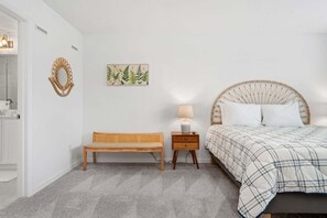 3 bedrooms, iron/ironing board, WiFi, bed sheets - Lake View Villa |Sleeps 8! (Davenport)