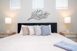 5 bedrooms, iron/ironing board, WiFi, bed sheets