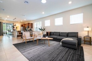 TV - 5 En-Suites | Amazing View! (Davenport)