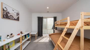 5 bedrooms, travel cot, free WiFi, bed sheets