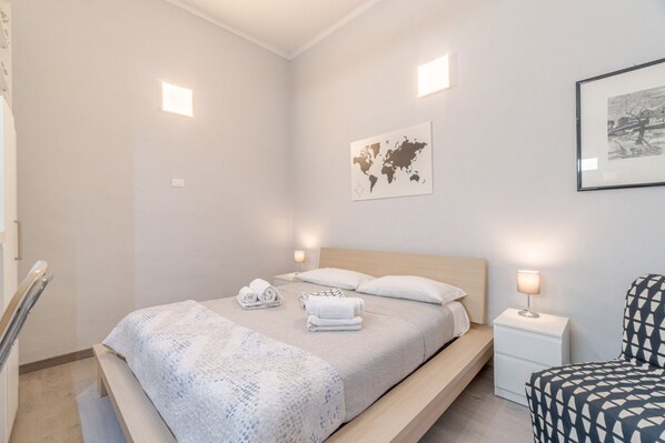 Iron/ironing board, WiFi, bed sheets