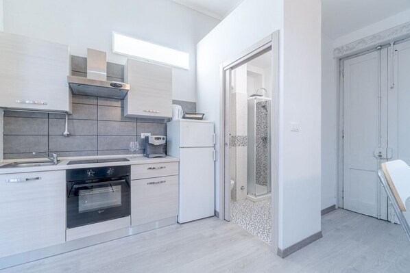 冷蔵庫、コンロ