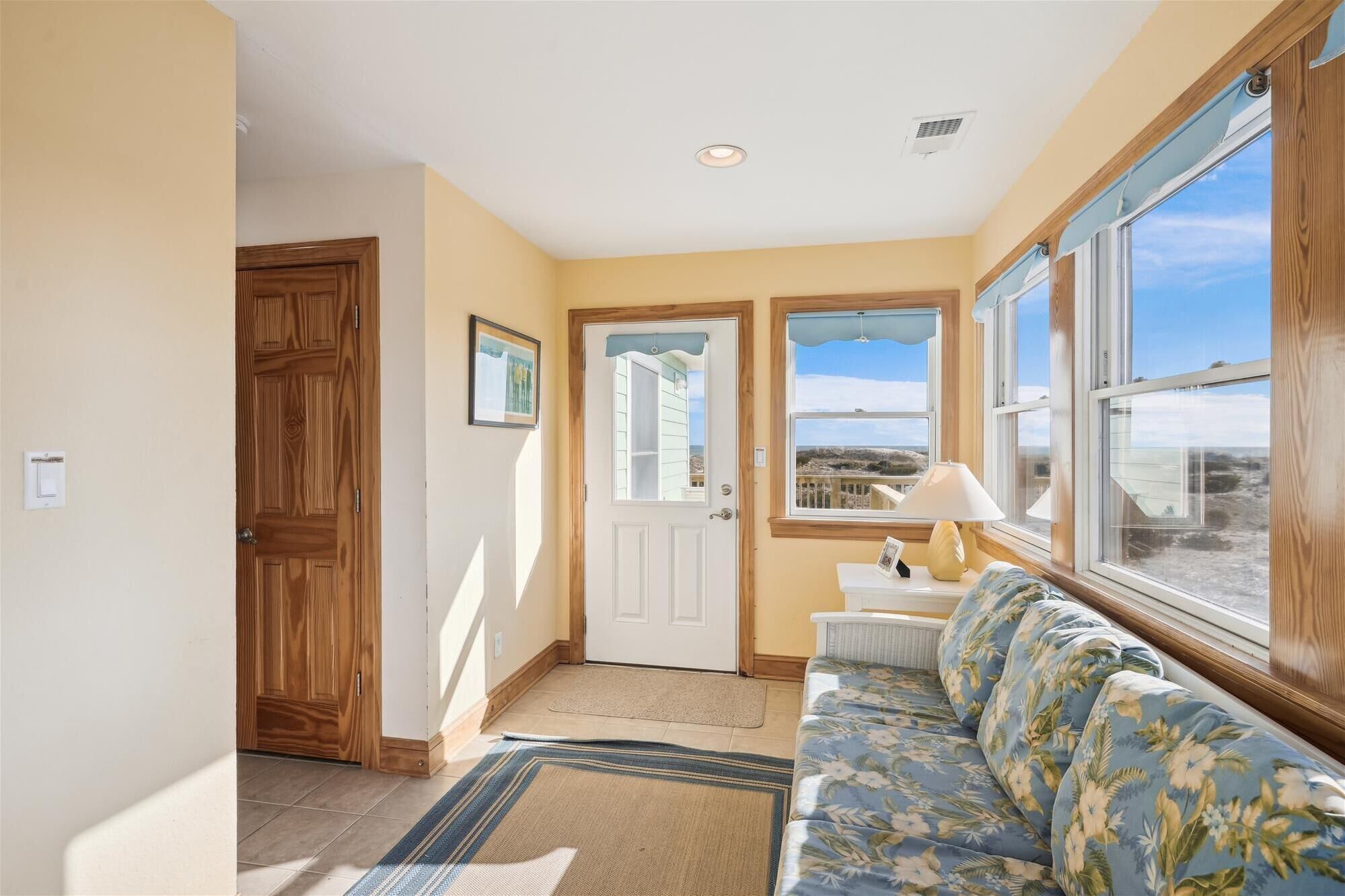 تلفزيون، مشغل دي في دي، كُتُب، مكتبة فيديو