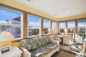 TV, DVD player, books, video library - 7224- Seaclusion, Oceanfront Salvo | Direct Beach Access & Views (Salvo)