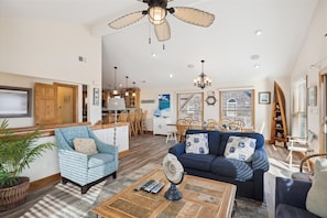TV, DVD player, books, video library - 7224- Seaclusion, Oceanfront Salvo | Direct Beach Access & Views (Salvo)