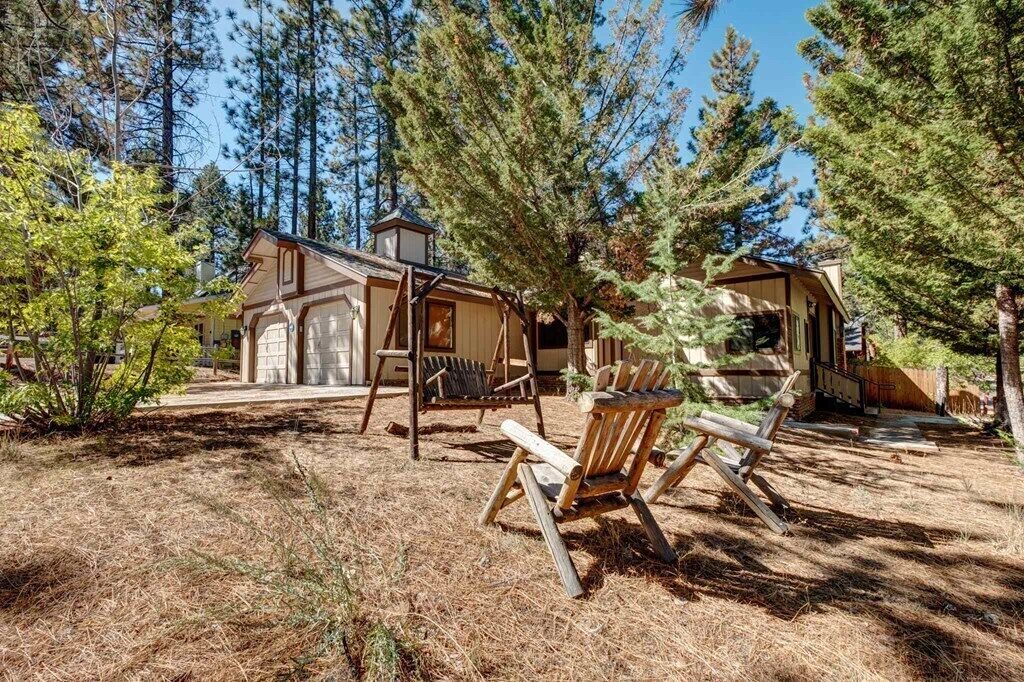 Butter Bear Lodge - The best of what Big Bear Lake has to offer with Hot Tub and Shuffleboard!